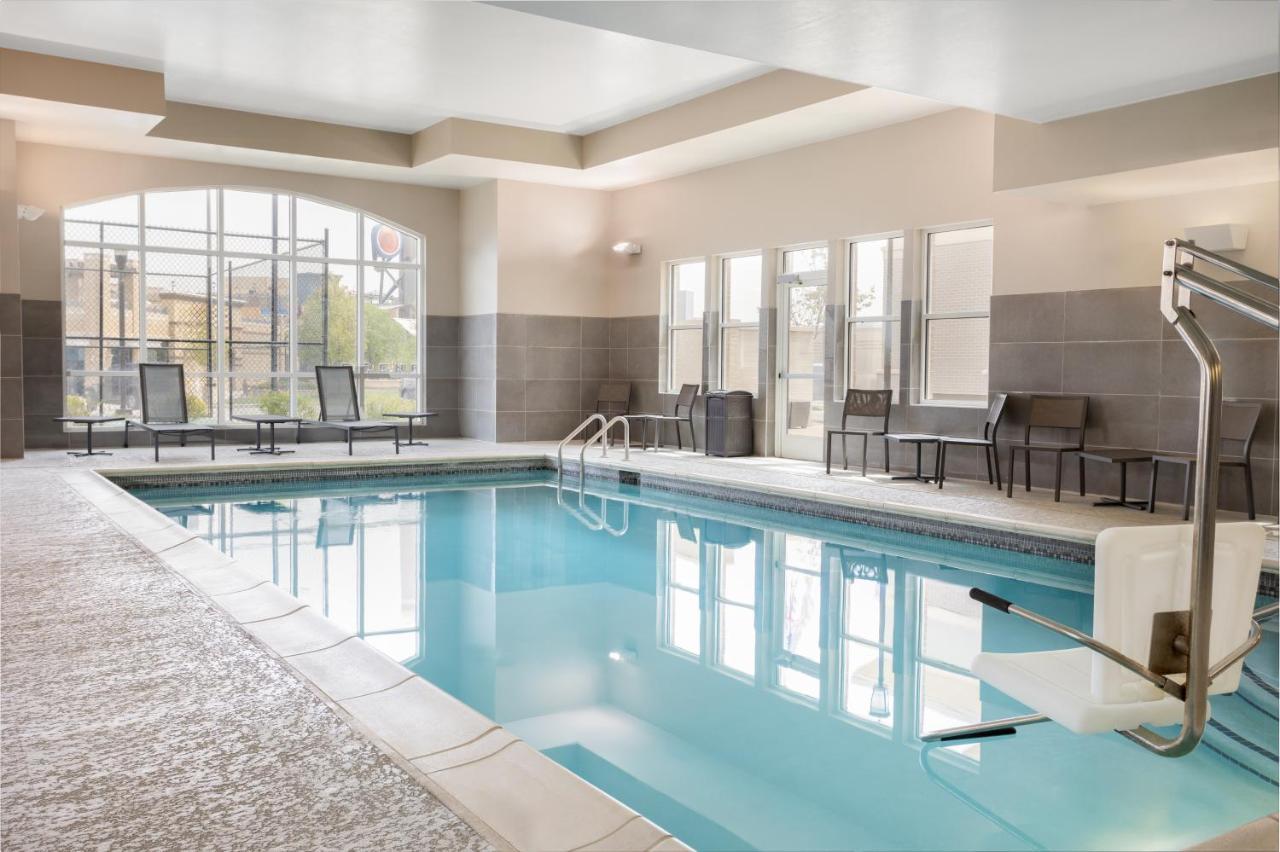 Residence Inn By Marriott Kansas City At The Legends Exterior photo