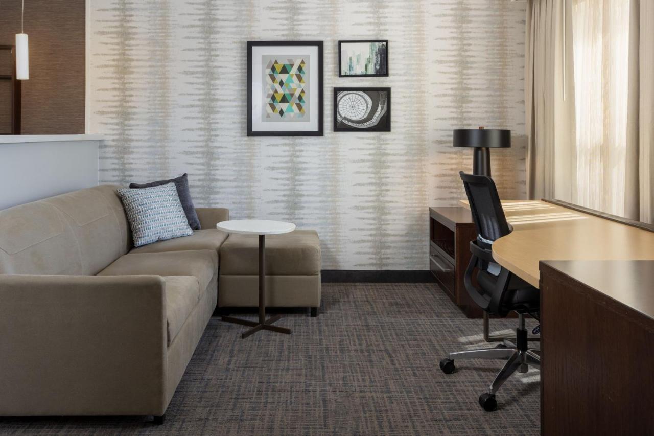 Residence Inn By Marriott Kansas City At The Legends Exterior photo